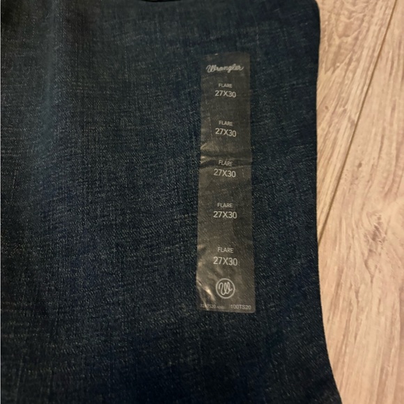Wrangler Retro Flare Jeans Dark Wash 27x30 New With Tags - Picture 4 of 4
